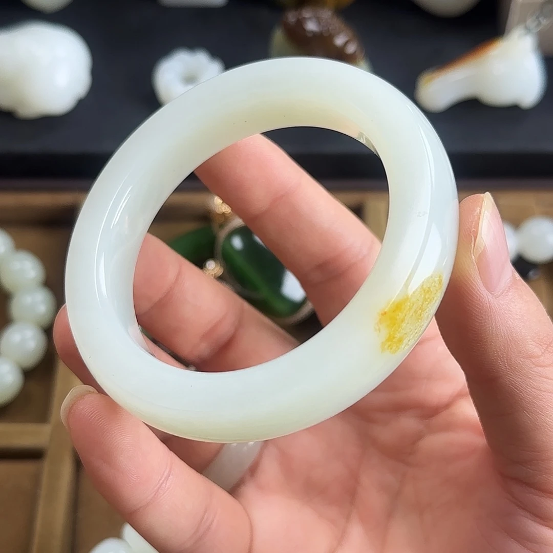 和田玉未镶嵌手镯俄料