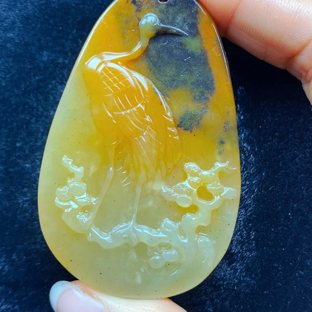 未镶嵌石英质玉（黄龙玉）颈饰