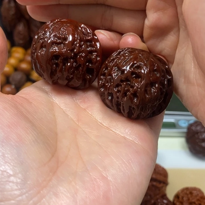 啵***粉文玩核桃吊坠磨盘