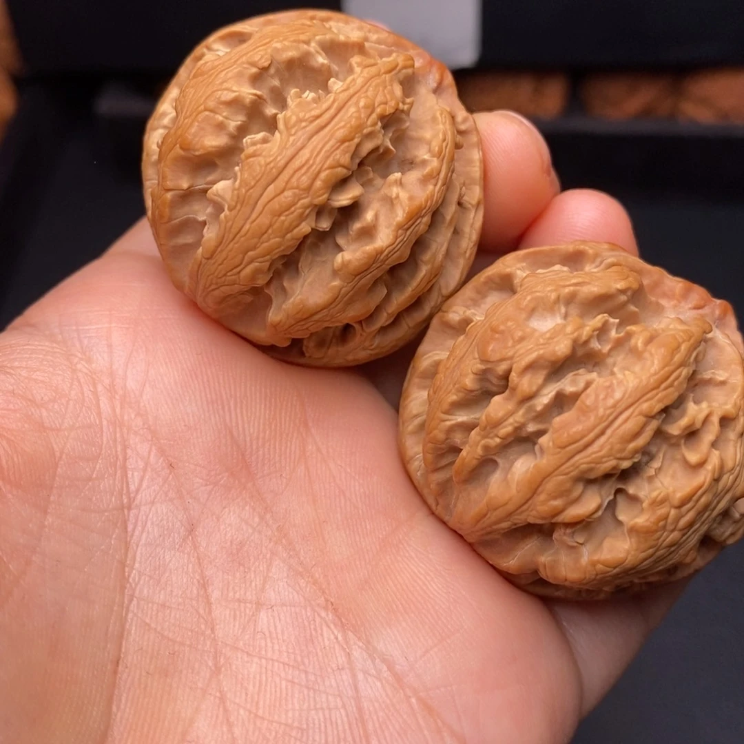 文玩核桃把件秦岭野生核桃