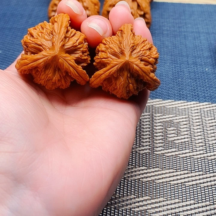 弑***圣文玩核桃吊坠三棱