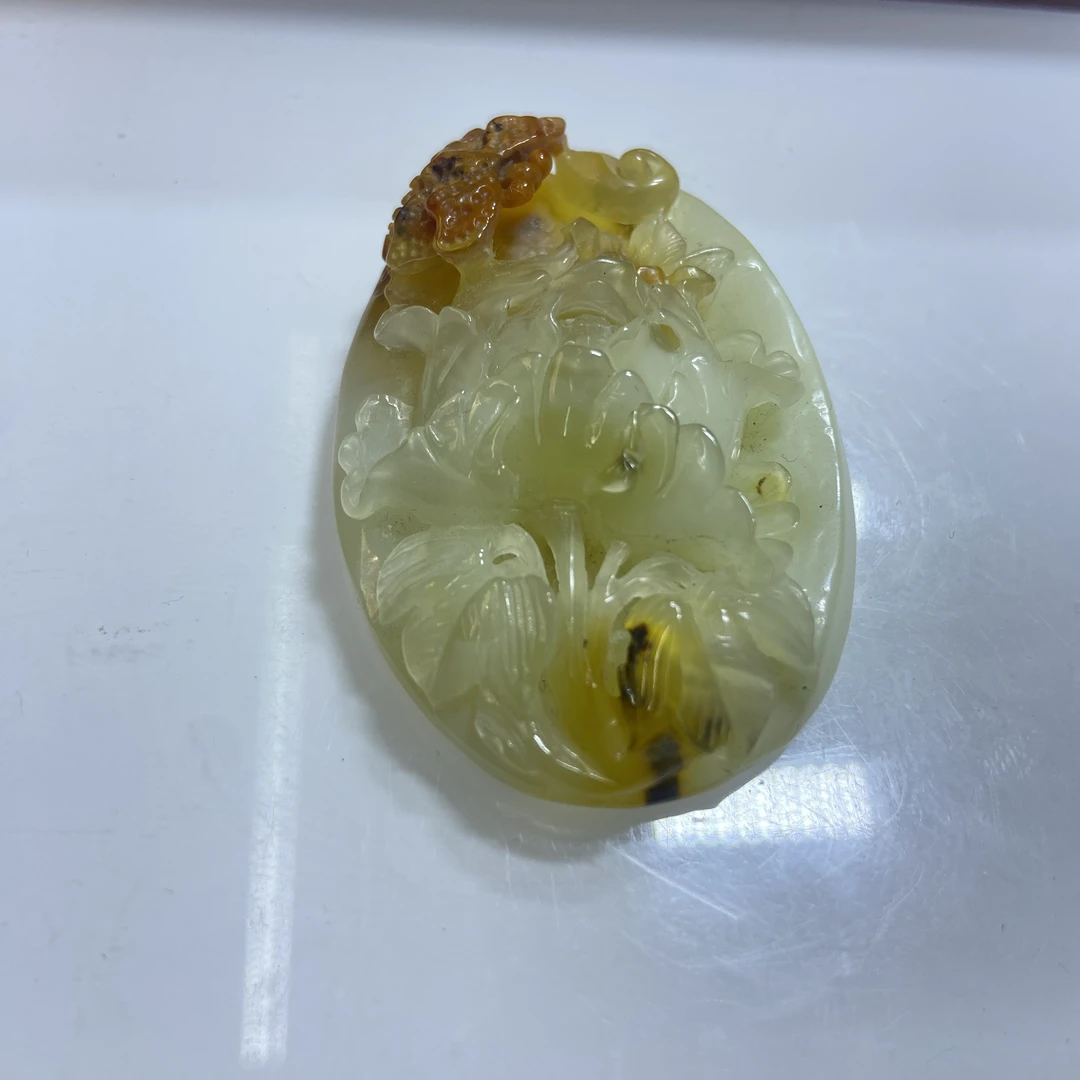岫玉俏色巧雕花玉挂坠花开富贵百搭经典时尚女款