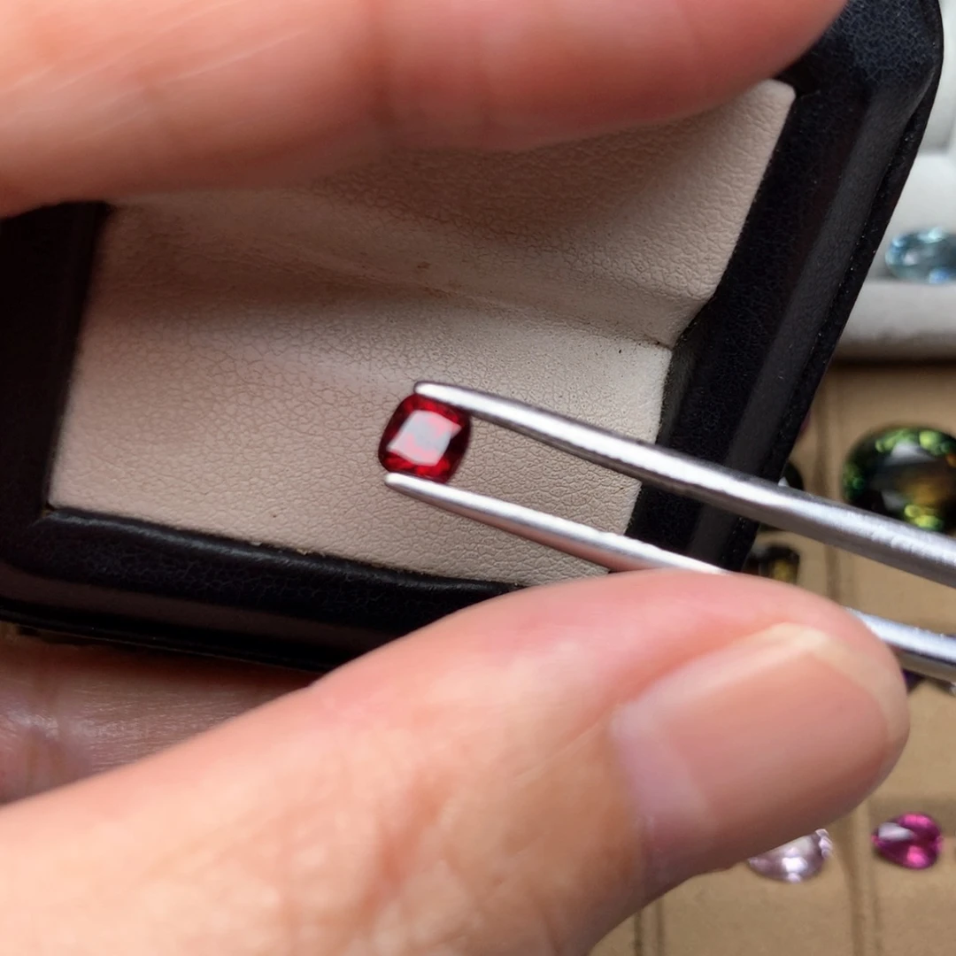 尖晶石裸石未镶嵌