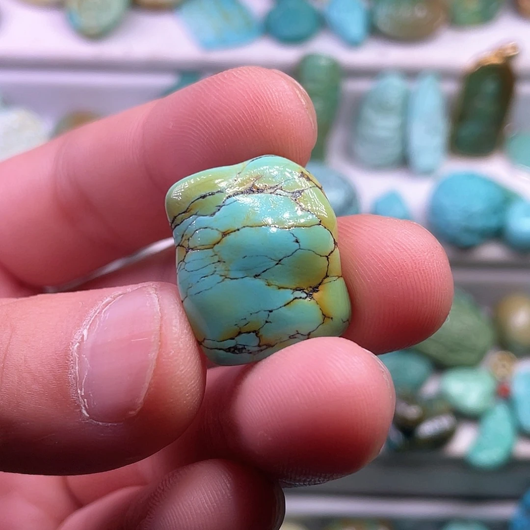 绿松石未镶嵌颈饰