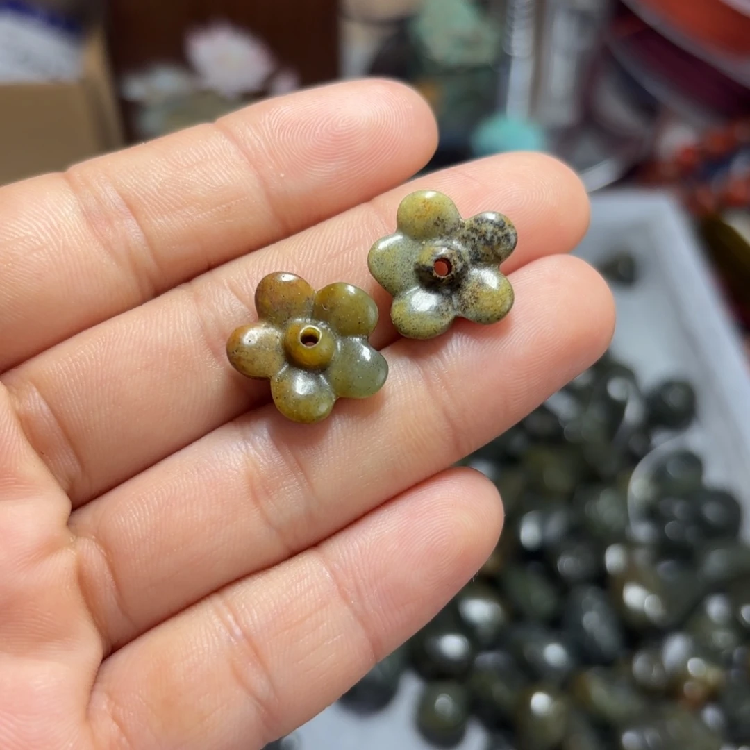 岫岩河磨玉（透闪石质玉）颈饰未镶嵌