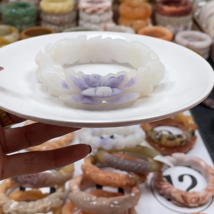 石英岩玉手镯未镶嵌