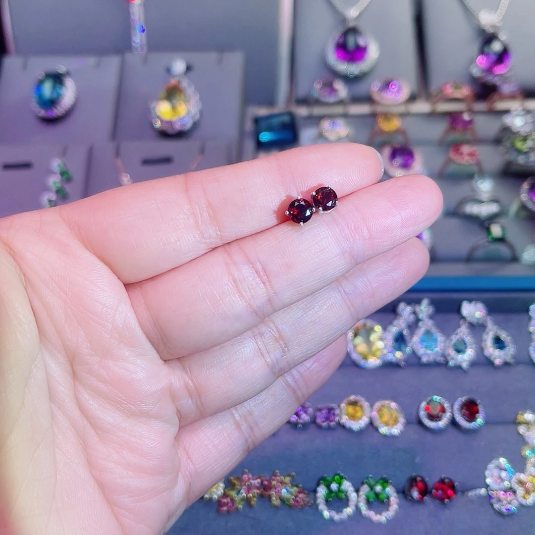 银S925镶嵌耳饰石榴石