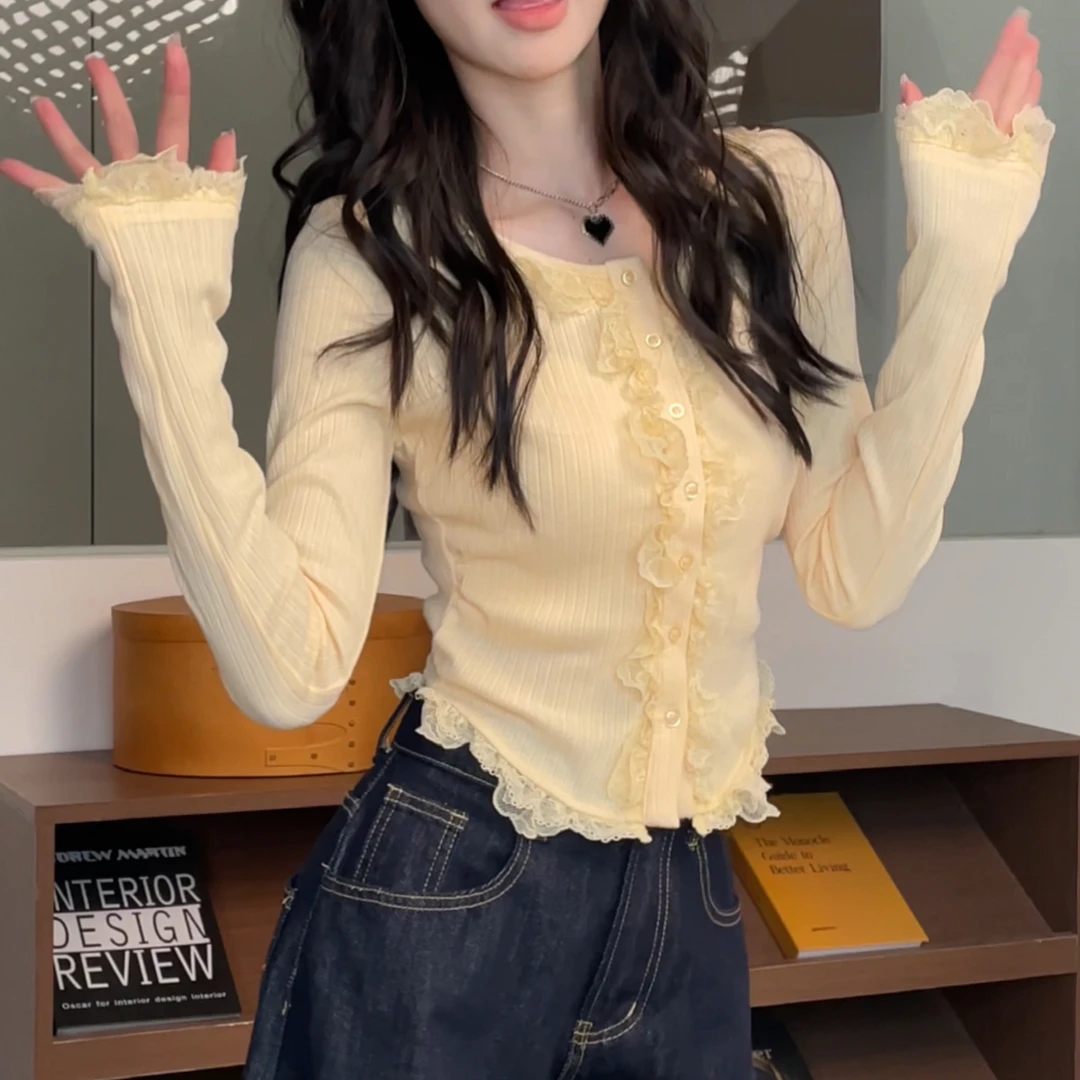 【工厂优价】早春上新显瘦拼接花边纽扣百搭韩版设计感上衣DM6322