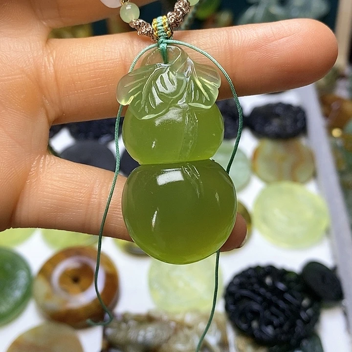 蛇纹石玉未镶嵌颈饰柠**语