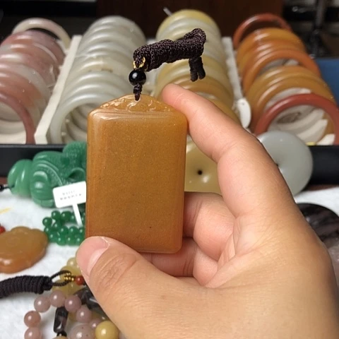 石英质玉未镶嵌颈饰