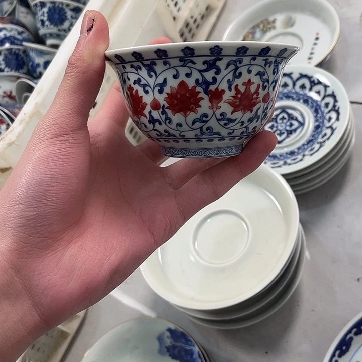 摆件陶景德镇缠枝莲釉里红压手杯jjj