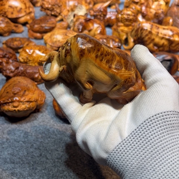 知***然柏木牛气冲天把件