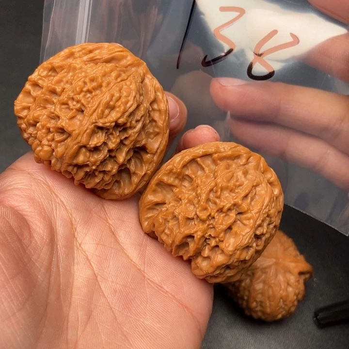 拜***拜文玩核桃把件138号南疆