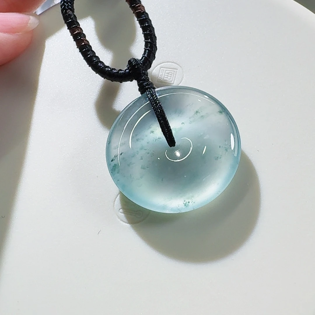 翡翠颈饰未镶嵌平安扣