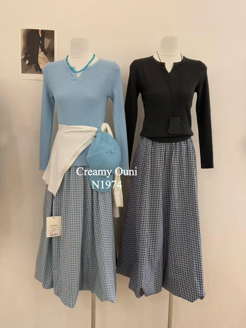 杨杨 时尚小V领坑条针织上衣N1974