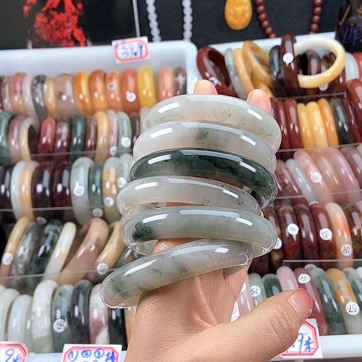 石英质玉手镯未镶嵌广**姐