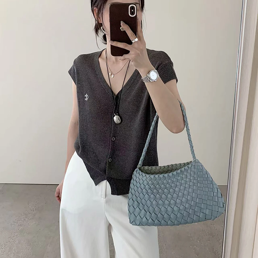 「玛格丽特」刺绣V领纽扣开衫夏季薄款无袖针织背心马甲女上衣-3027