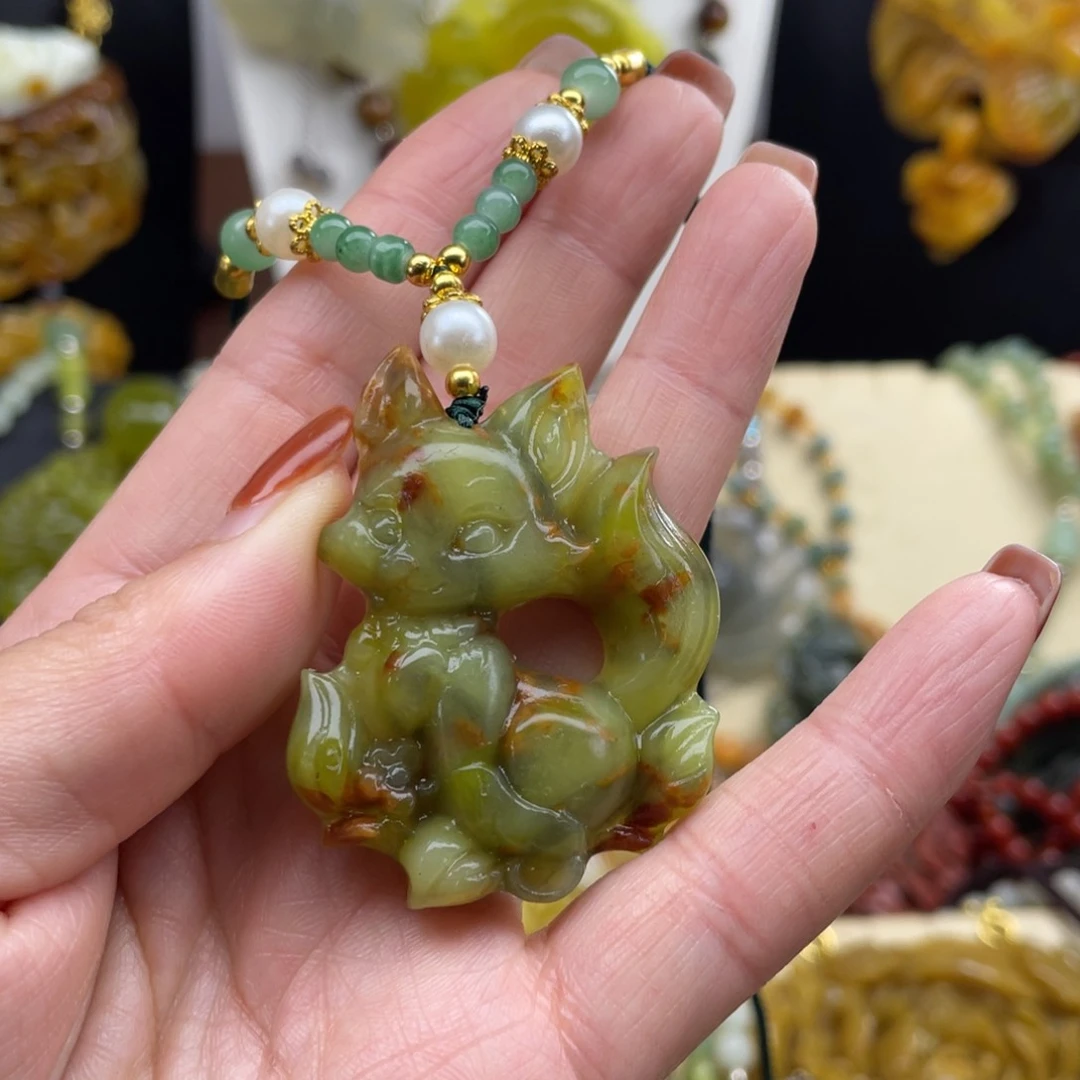 未镶嵌蛇纹石玉颈饰