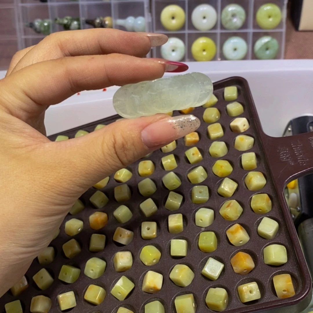 蛇纹石玉未镶嵌颈饰85