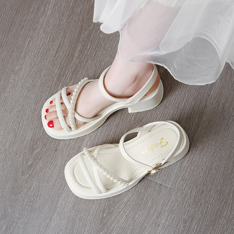 新款凉鞋时装凉鞋