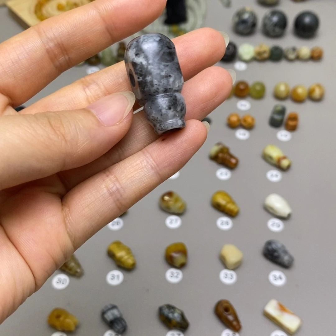 蛇纹石玉未镶嵌配饰恶**临