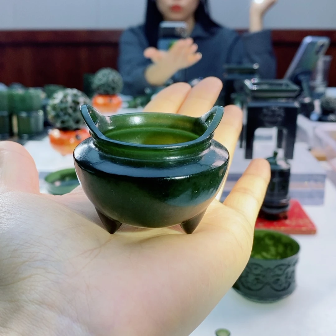 未镶嵌和田玉摆件