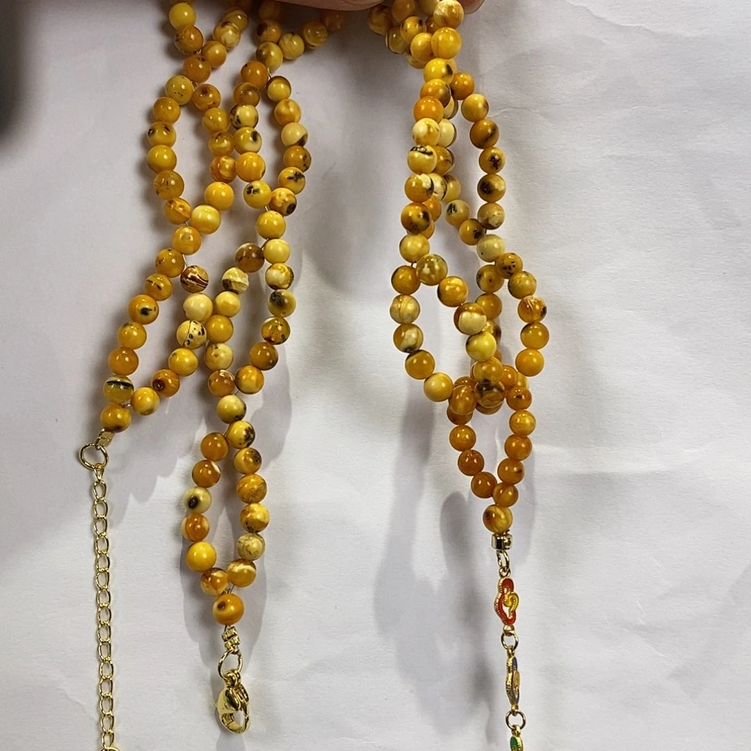 琥珀未镶嵌颈饰多人