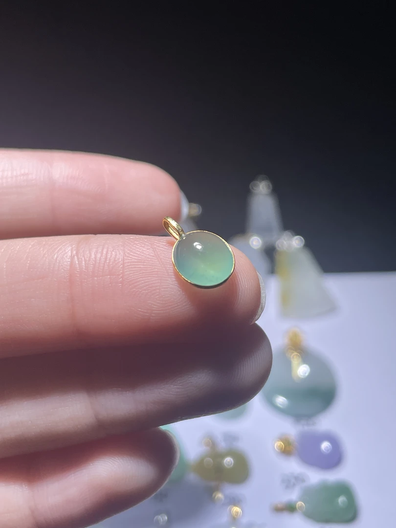 18k金天然a货翡翠吊坠蛋面尺寸12×7.8×3.9