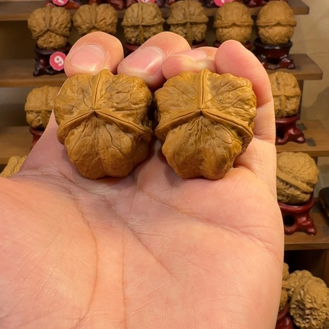 铁核桃把件肌肉尊金蟾三棱奔驰