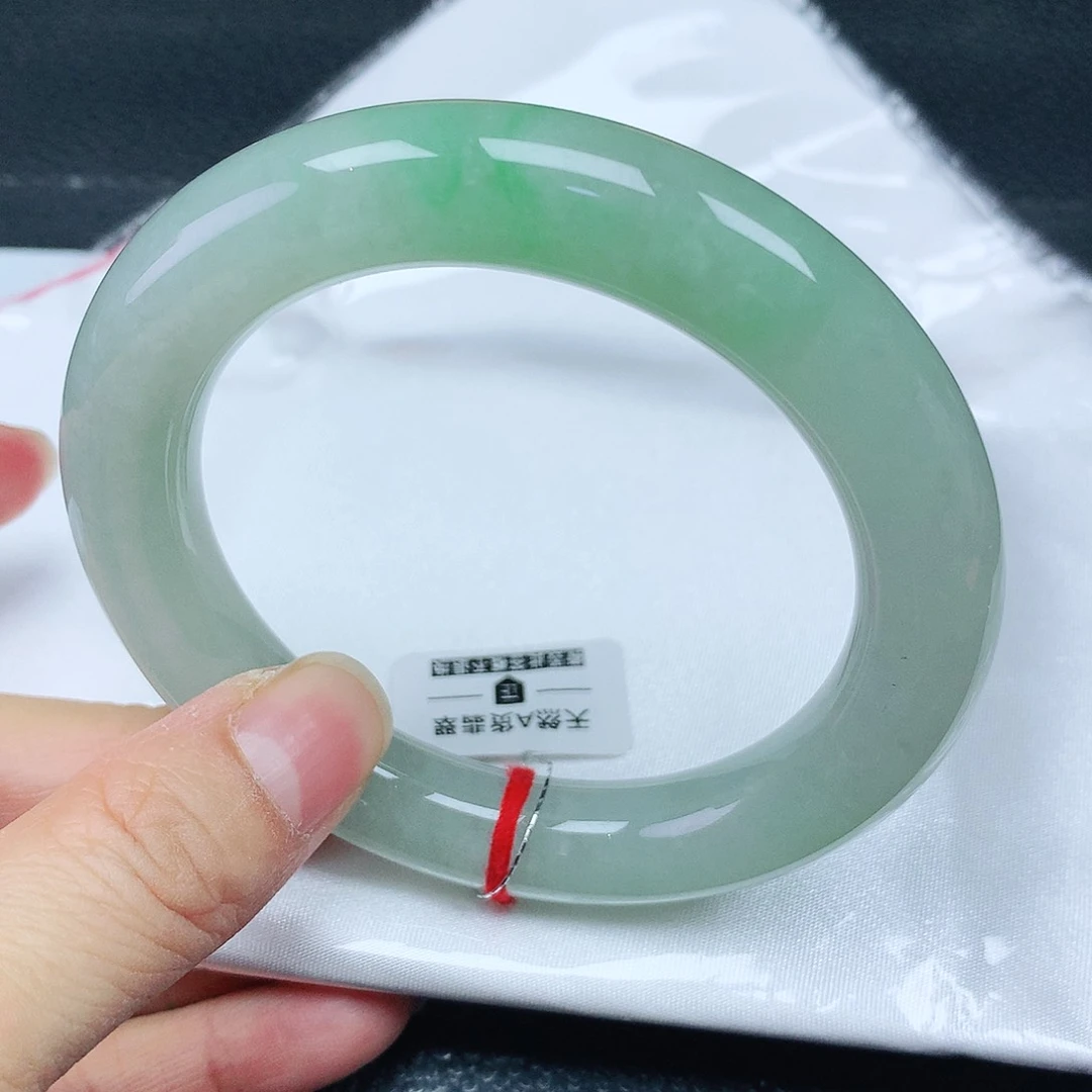 翡翠手镯未镶嵌56胖