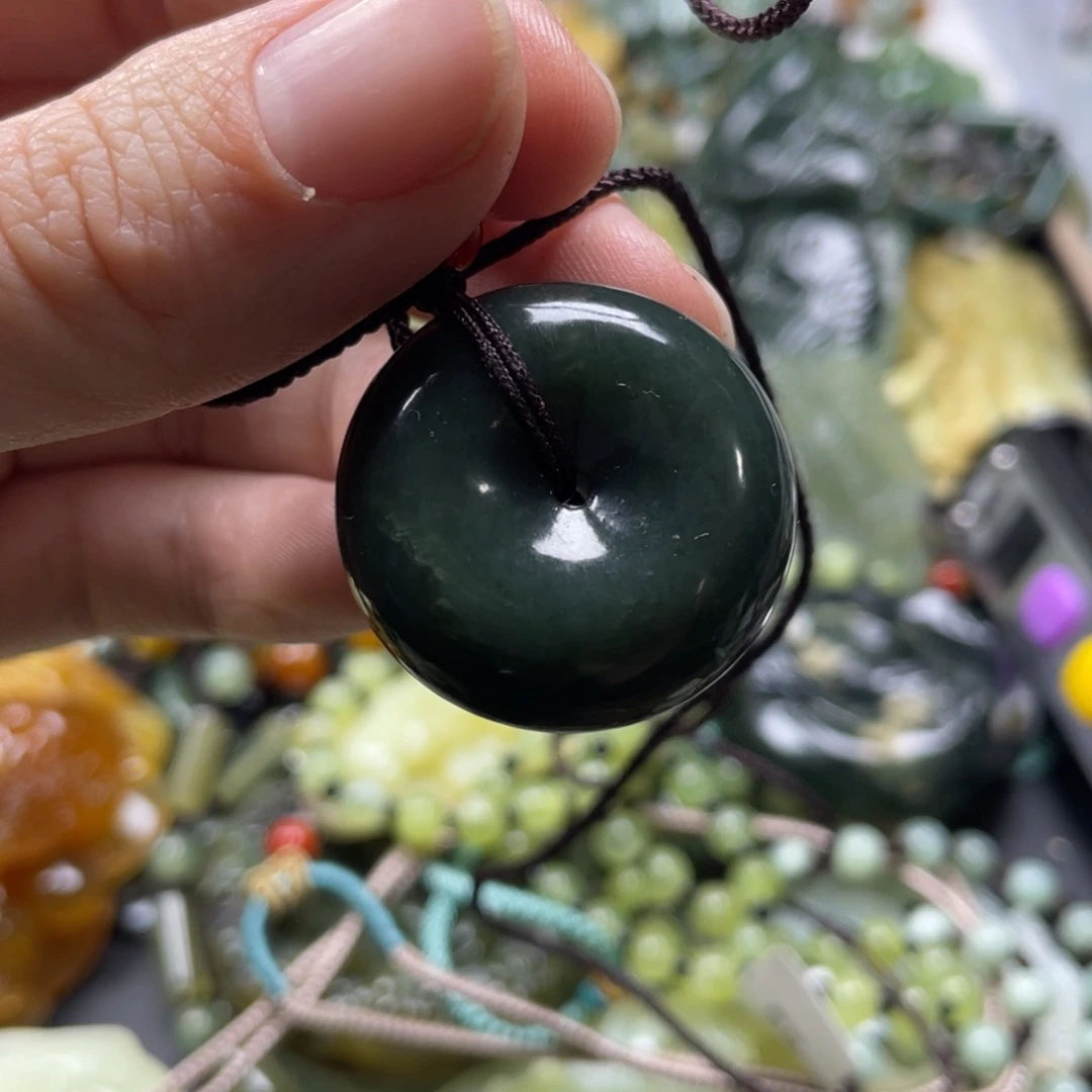 蛇纹石玉未镶嵌吊坠