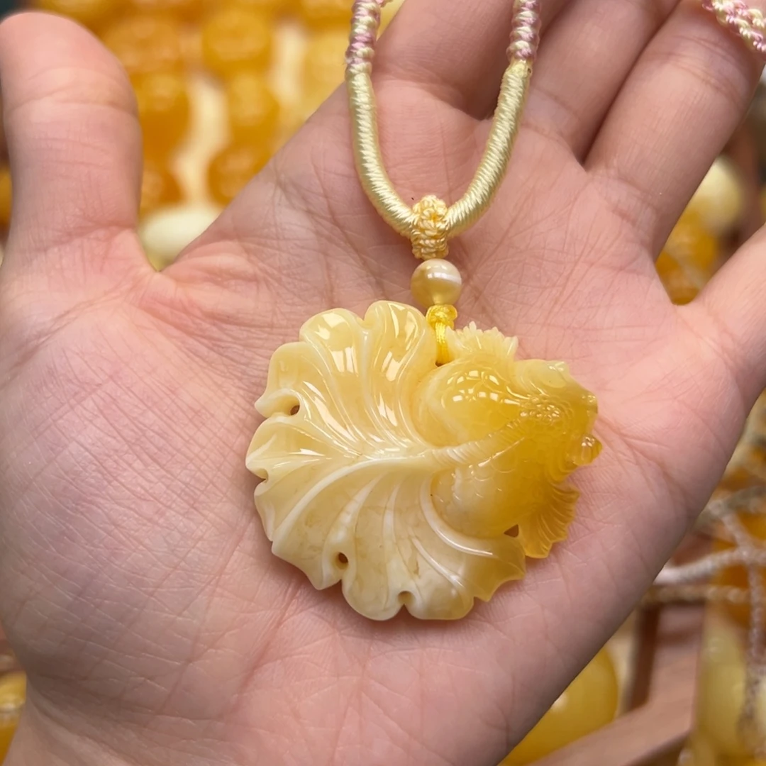 琥珀未镶嵌颈饰蜜蜡