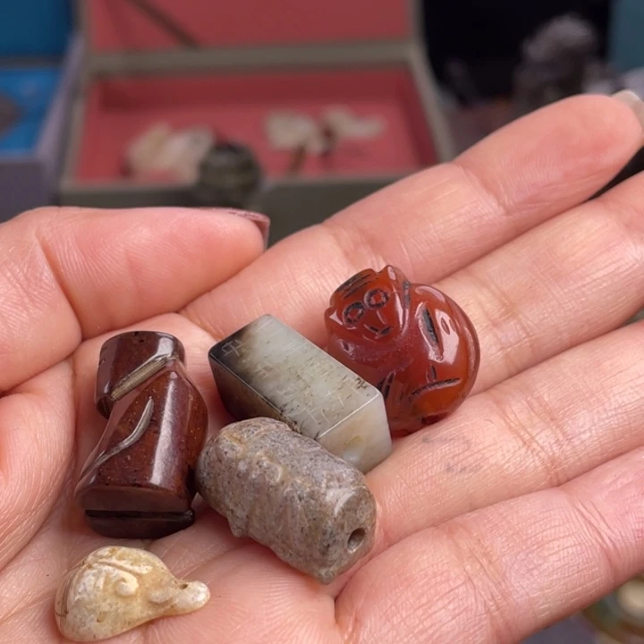 用***8和田玉未镶嵌颈饰