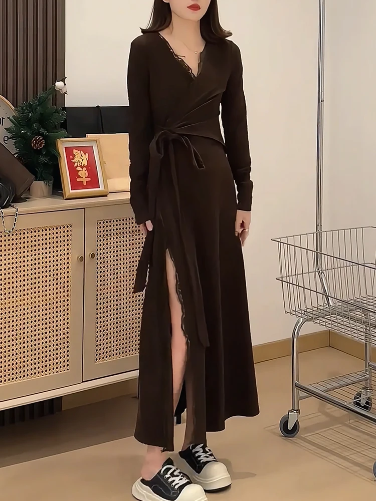 秋日氛围感法式赫本风气质V领百搭设计感修身显瘦优雅长袖连衣裙