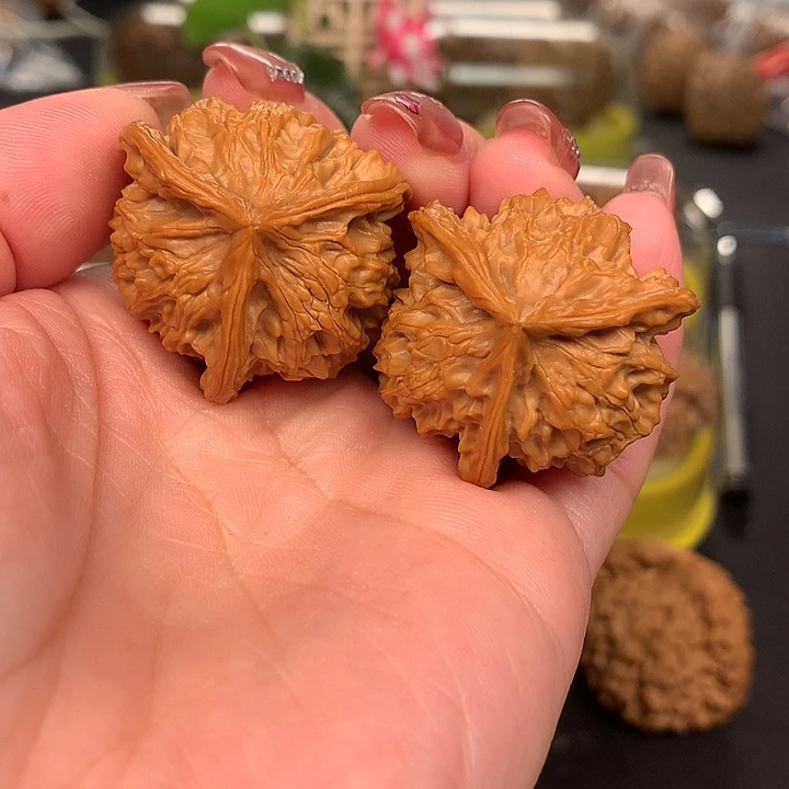 文玩核桃吊坠?*殇11三棱