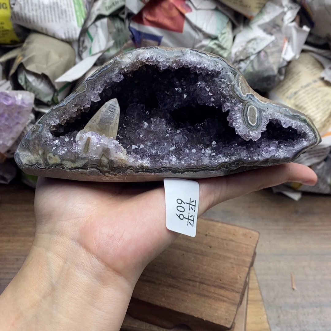 紫晶未镶嵌大型摆件（非配饰）