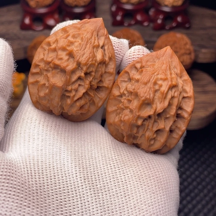 文玩核桃把件秦岭野生山魄系列新品鸡心36尖小刮