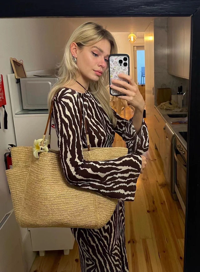 （俄罗斯订单款）斑马纹修身喇叭袖时尚连衣裙慵懒度假风