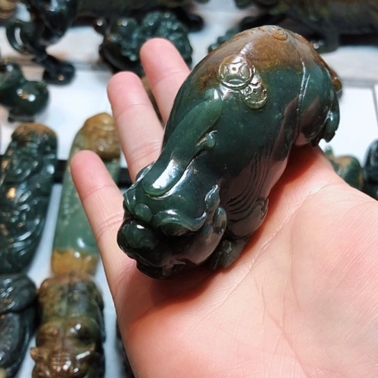 岫岩河磨玉（透闪石质玉）把件未镶嵌好***J