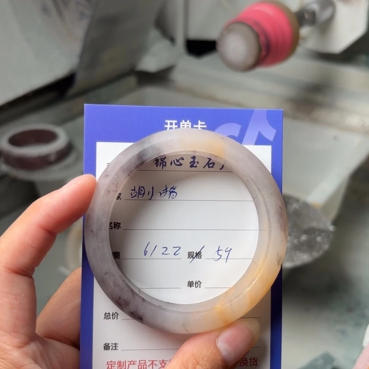 石英质玉手镯未镶嵌胡*猪