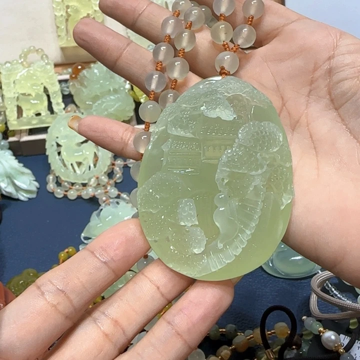 未镶嵌蛇纹石玉吊坠荔*姐