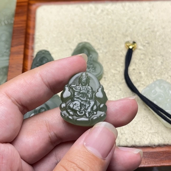 米***馨定制和田玉未镶嵌发大日如来，背面羊