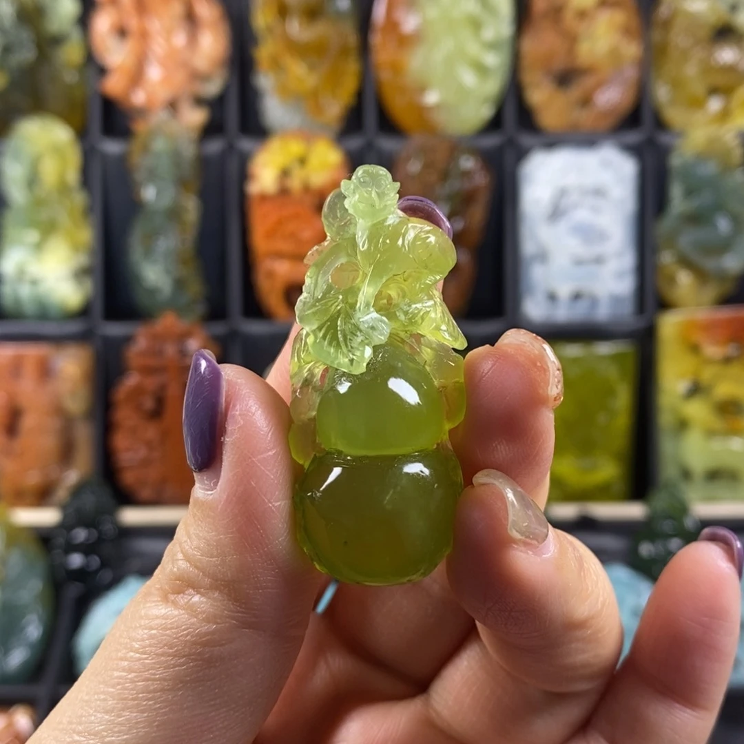 蛇纹石玉颈饰合金