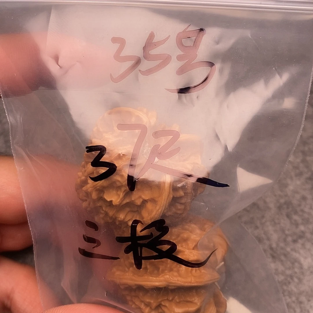 文玩核桃把件三棱