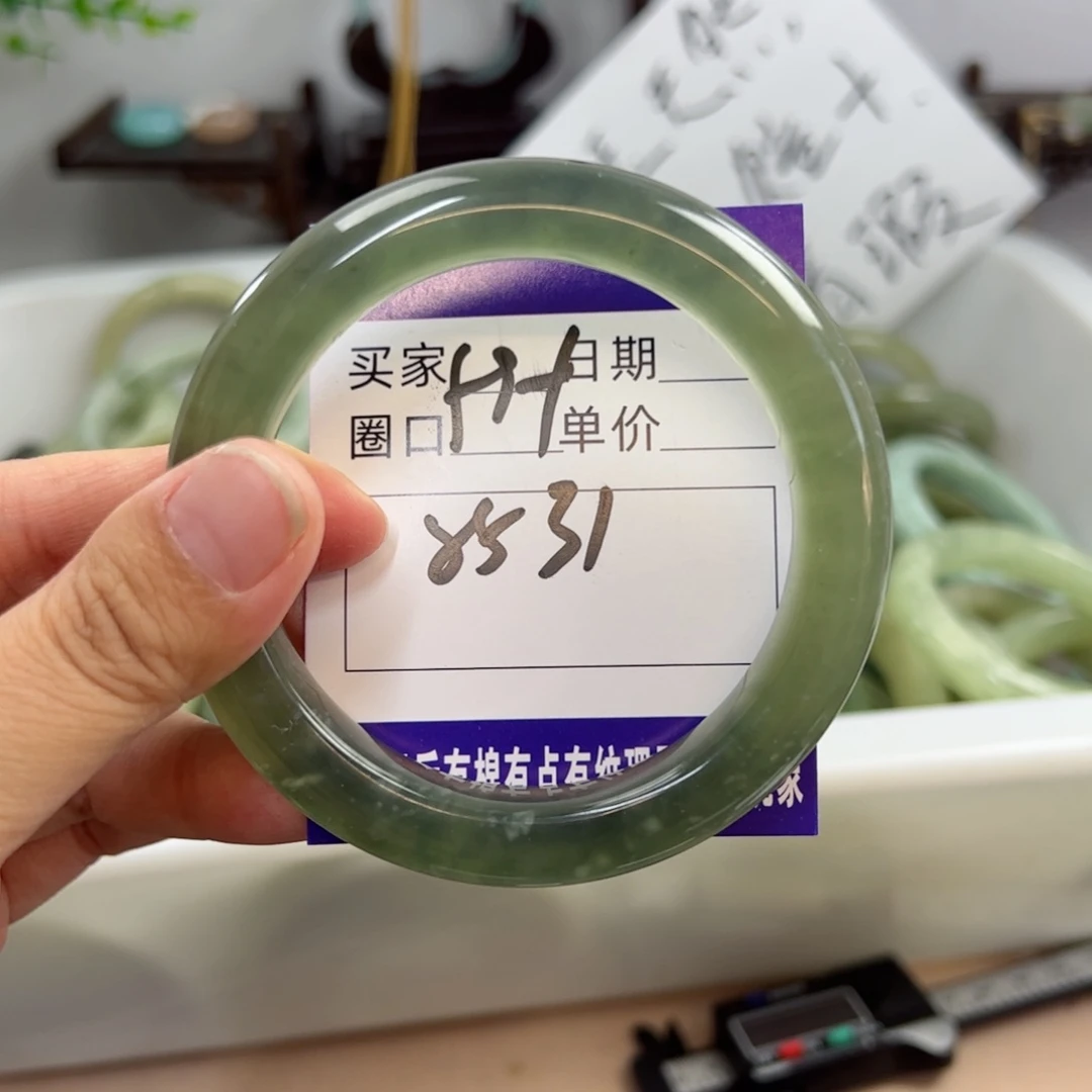 岫玉未镶嵌手镯b h h jjk