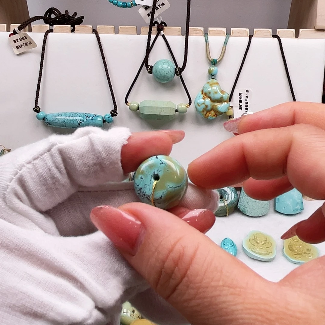 绿松石未镶嵌摆件