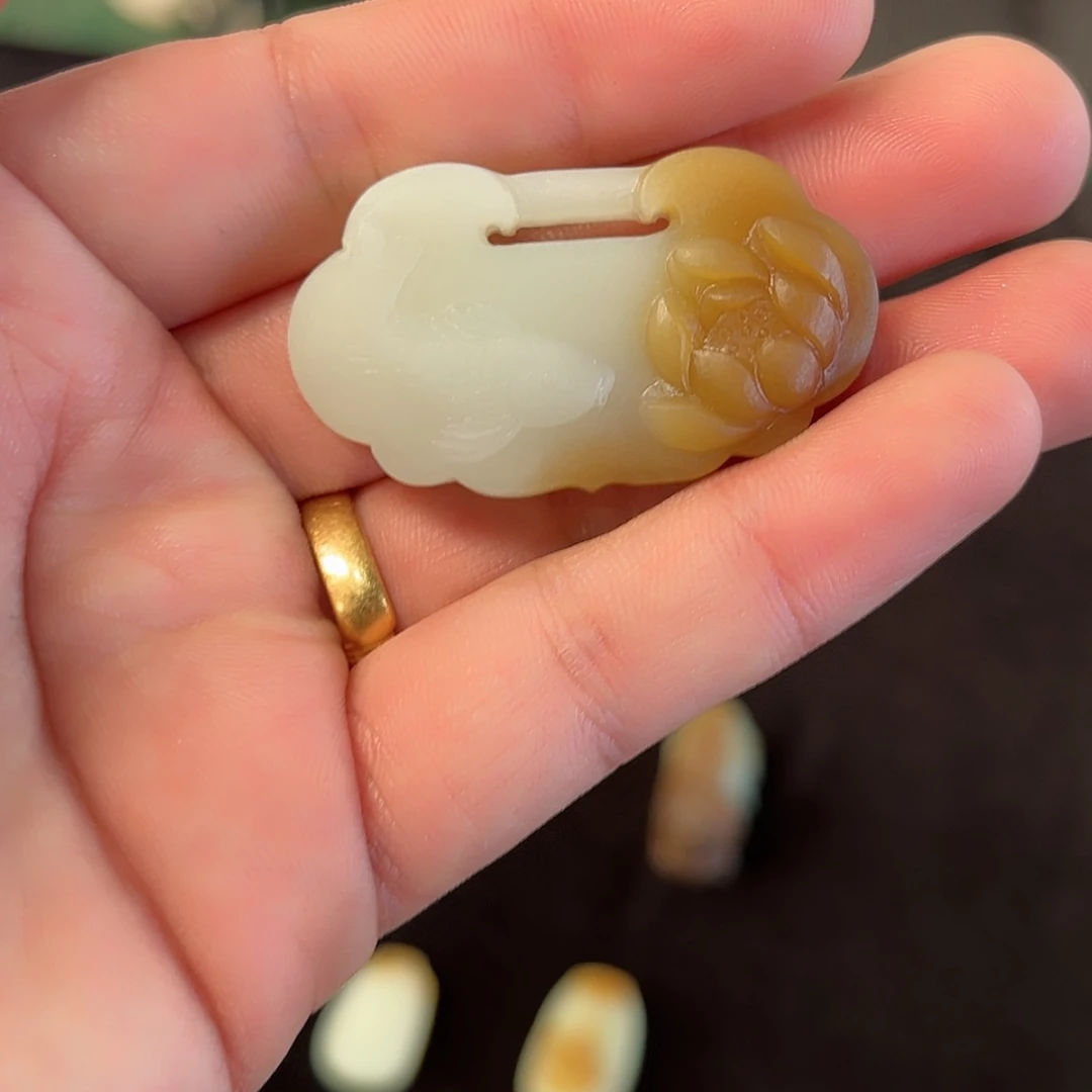 【闪购商品】颈饰未镶嵌和田玉（糖玉）