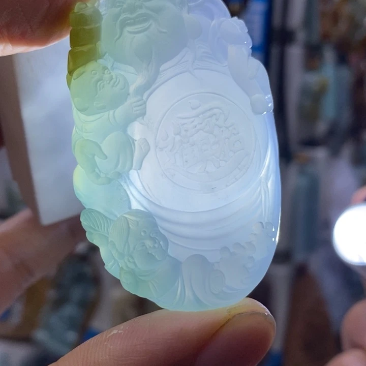 翡翠未镶嵌颈饰财哥