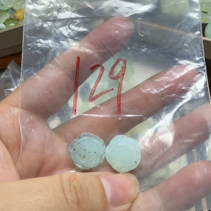 透闪石-蛇纹石玉吊坠未镶嵌