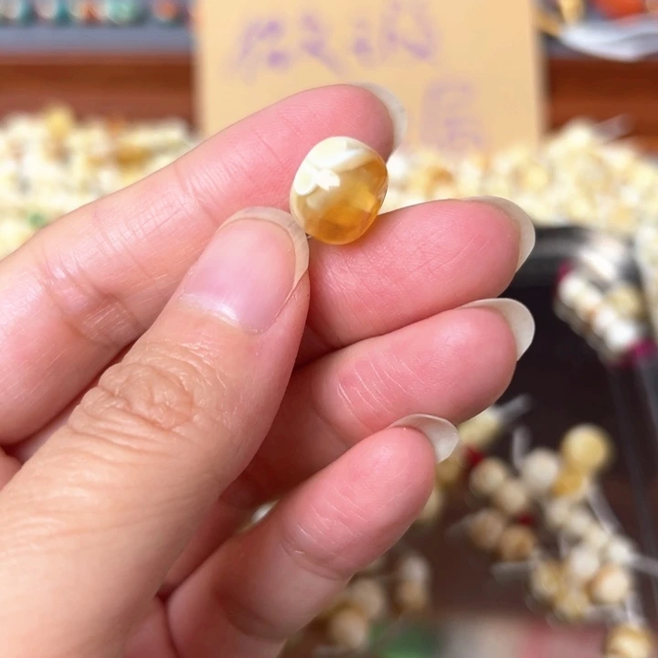 蜜蜡未镶嵌裸石11.6mm一个